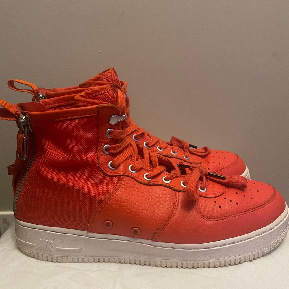Nike - Picture 4 of 4
